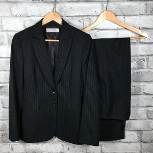 Arthur S. Levine Tahari 2 Pc Blazer and pants Suit. -  Mint
